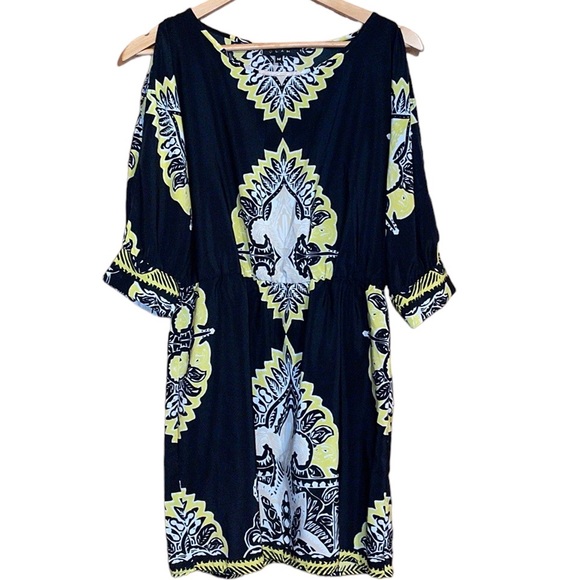 •GLAM•BLACK/WHITE/YELLOW PAISLEY COLD SHOULDER SCOOP NECKLINE DRESS MEDIUM. - Picture 1 of 8